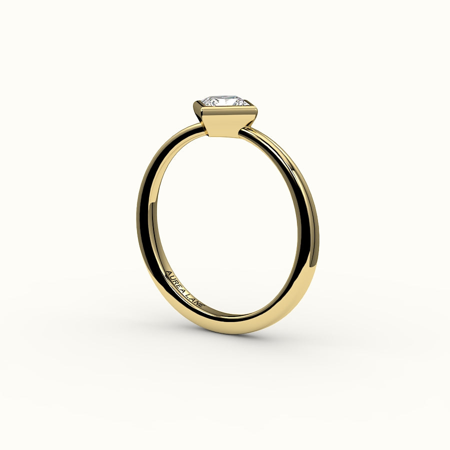 Conjunto de brújula con bisel de corte princesa y engaste de anillo