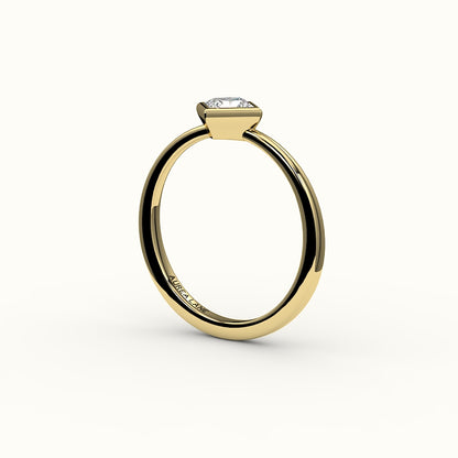 Conjunto de brújula con bisel de corte princesa y engaste de anillo