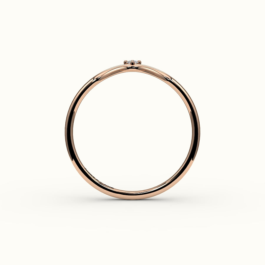 Banda curva de diamantes en forma de V de talla marquesa