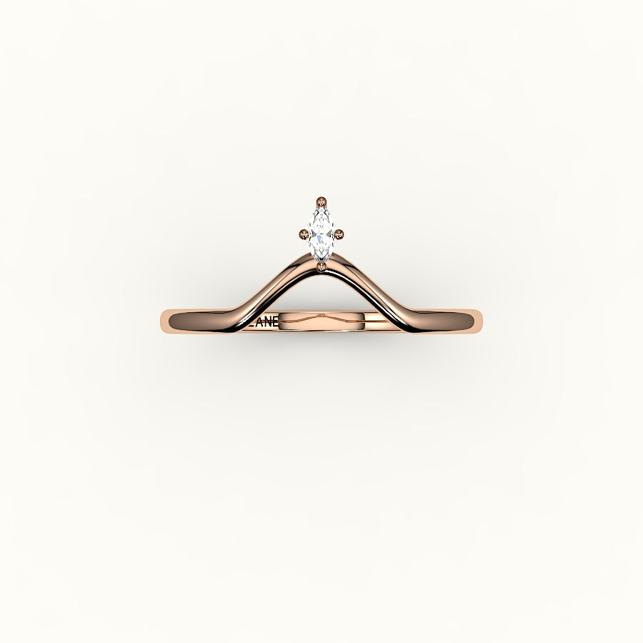 Banda curva de diamantes en forma de V de talla marquesa