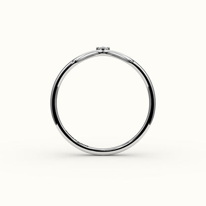 Banda curva de diamantes en forma de V de talla marquesa