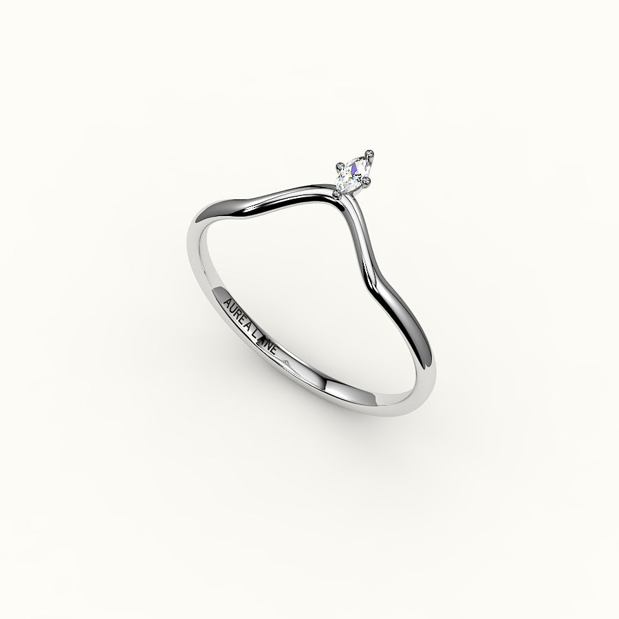 Banda curva de diamantes en forma de V de talla marquesa