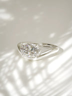The Arco | Solitario oval Este-Oeste