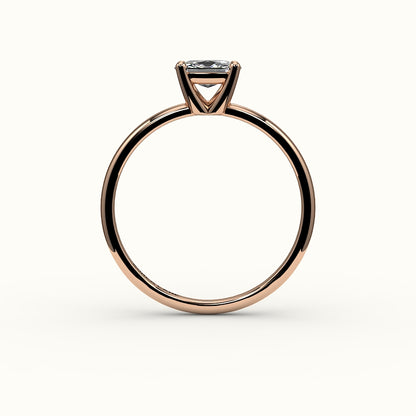 Anillo solitario con engaste de cojín alargado este-oeste