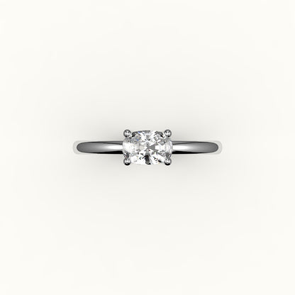 Anillo solitario con engaste de cojín alargado este-oeste