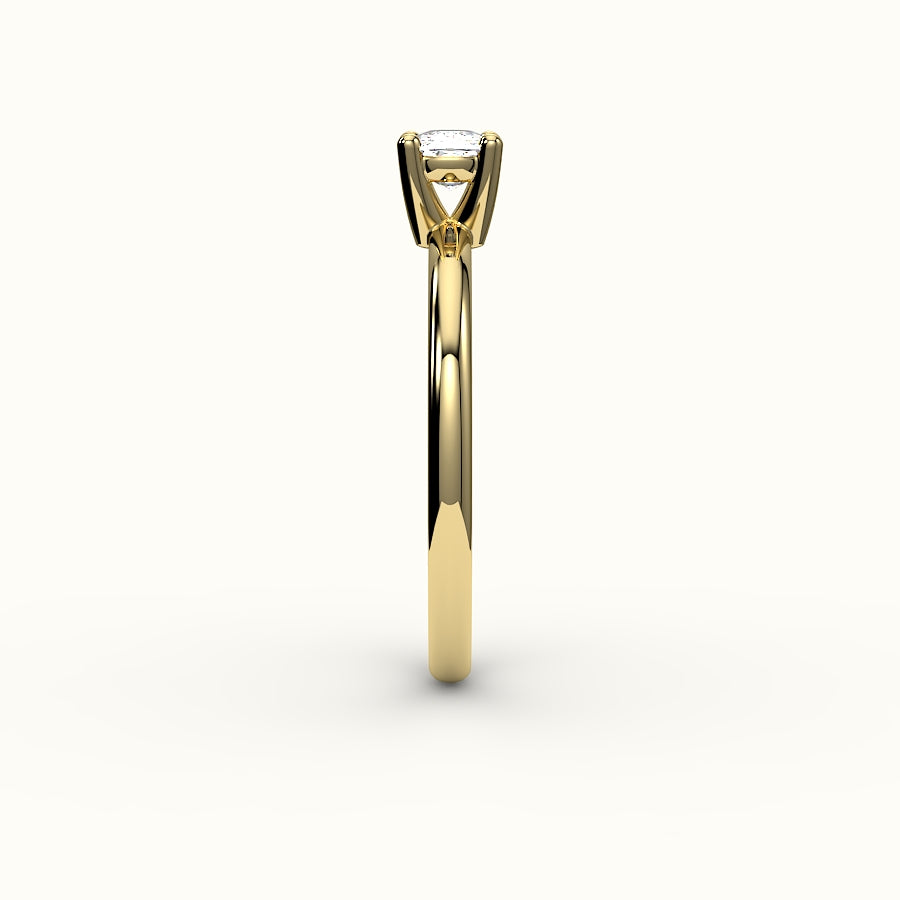 Anillo solitario con engaste de cojín alargado este-oeste
