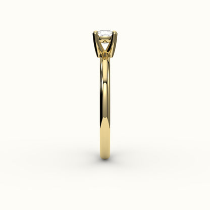 Anillo solitario con engaste de cojín alargado este-oeste