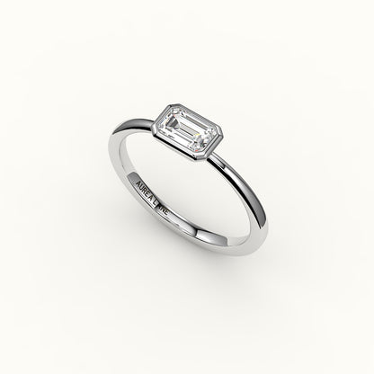 Engaste de anillo con corte esmeralda este-oeste