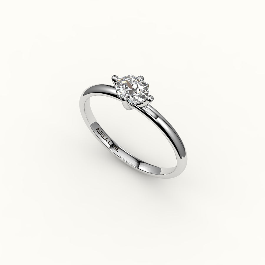 Engaste de anillo solitario con corte hexagonal este-oeste