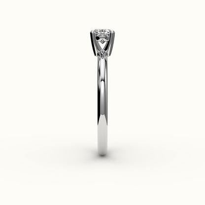 Engaste de anillo solitario ovalado este-oeste