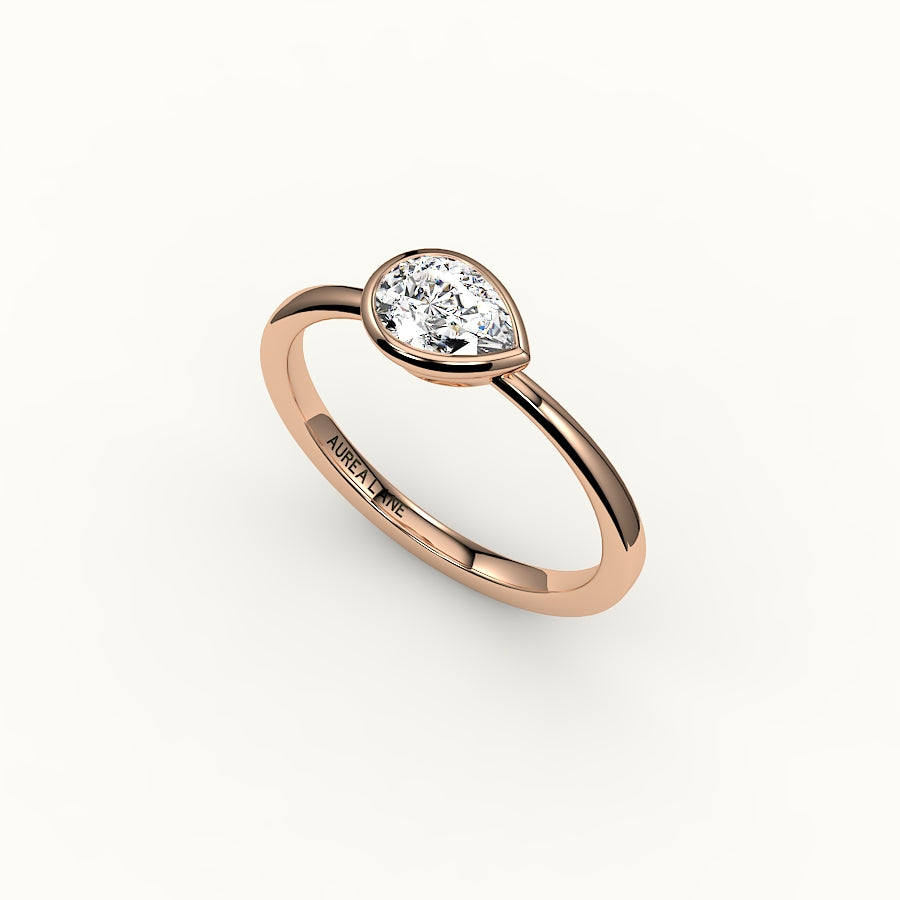 Engaste de anillo con bisel de corte de pera este-oeste