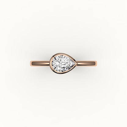 Engaste de anillo con bisel de corte de pera este-oeste