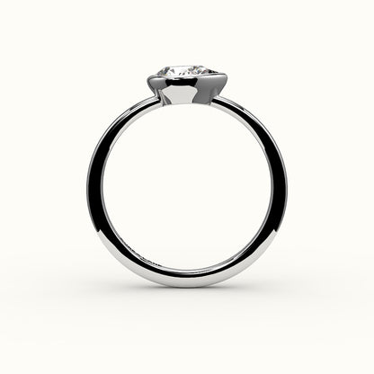 Engaste de anillo con bisel de corte de pera este-oeste