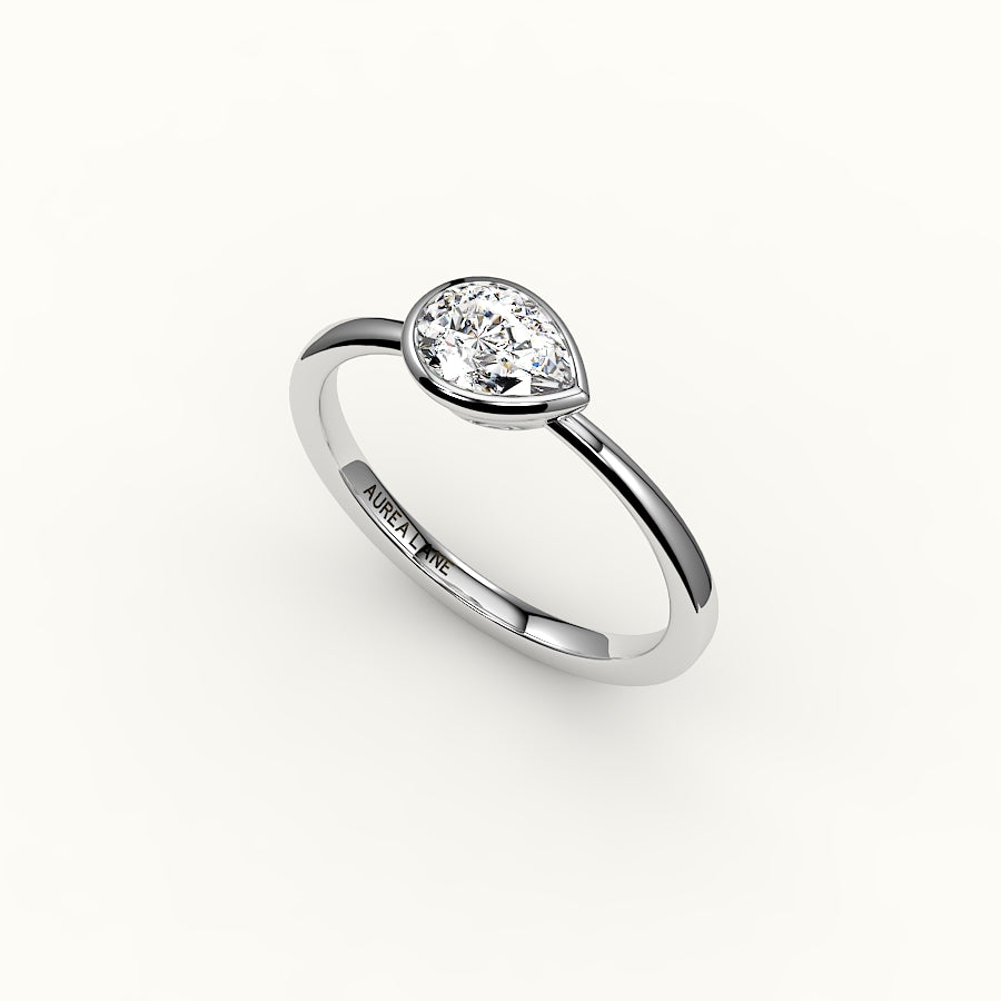 Engaste de anillo con bisel de corte de pera este-oeste