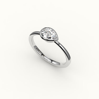 Engaste de anillo con bisel de corte de pera este-oeste
