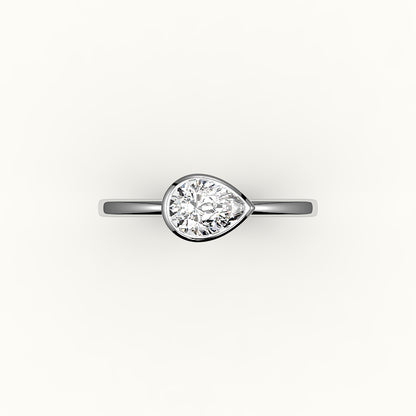 Engaste de anillo con bisel de corte de pera este-oeste