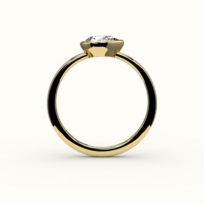 Engaste de anillo con bisel de corte de pera este-oeste
