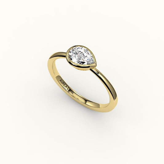 Engaste de anillo con bisel de corte de pera este-oeste
