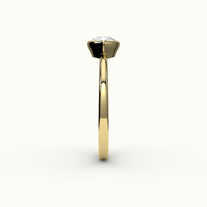 Engaste de anillo con bisel de corte de pera este-oeste