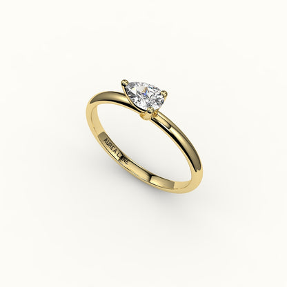 Engaste de anillo solitario de corte pera este-oeste
