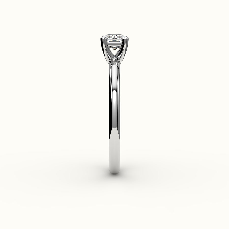 Engaste de anillo solitario de corte radiante este-oeste
