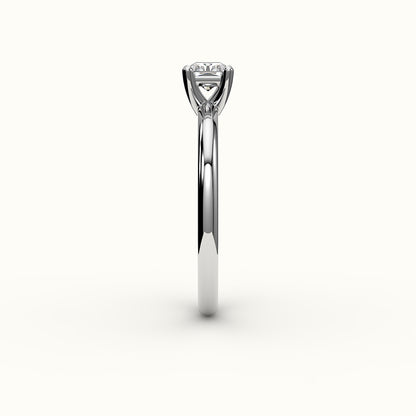 Engaste de anillo solitario de corte radiante este-oeste