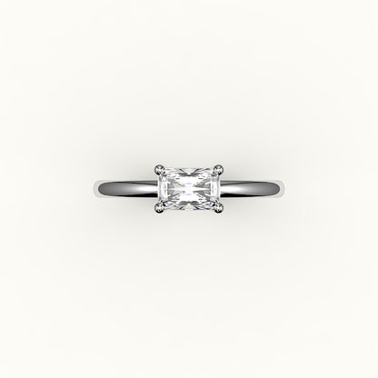Engaste de anillo solitario de corte radiante este-oeste
