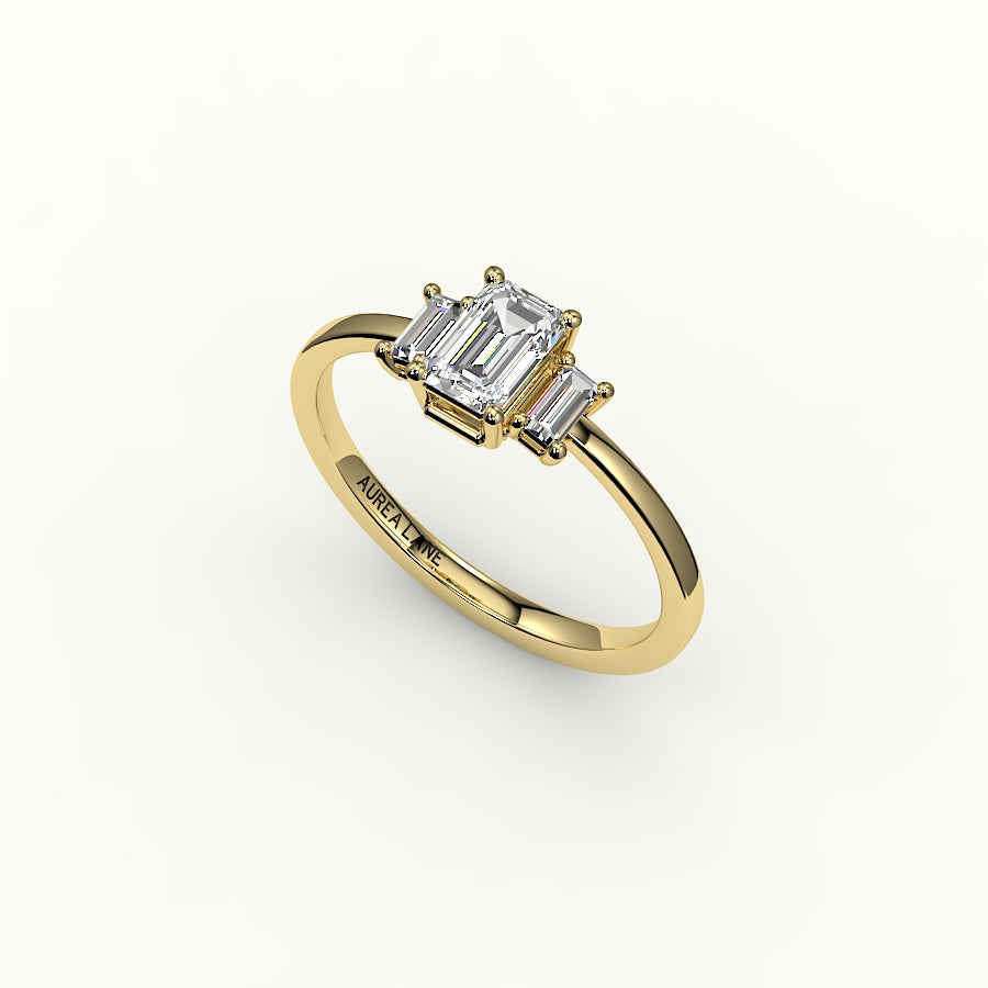 Engaste de tres piedras de talla esmeralda con baguettes verticales