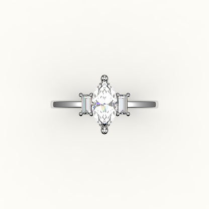 Engaste de tres piedras con talla marquesa y baguettes verticales