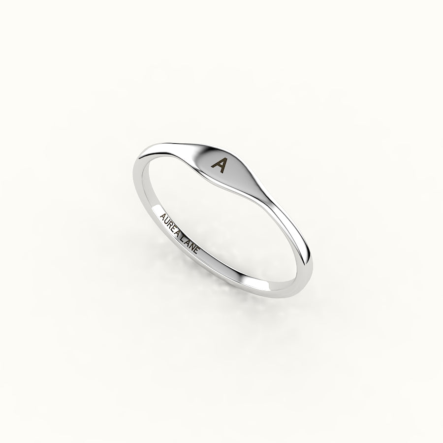 Anillo de sello con inicial moderna