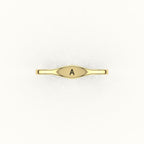 Anillo de sello con inicial moderna