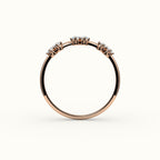 Banda de diamantes ovalados salteados