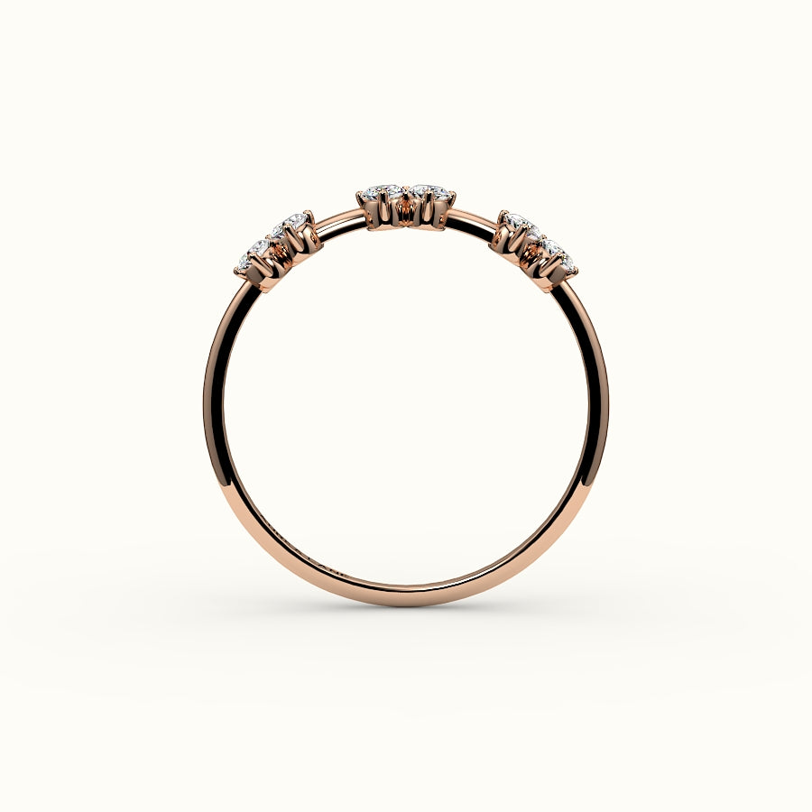 Banda de diamantes ovalados salteados