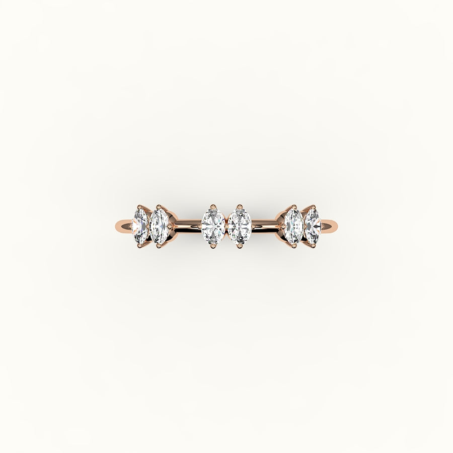 Banda de diamantes ovalados salteados