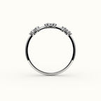 Banda de diamantes ovalados salteados