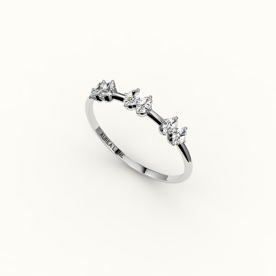 Banda de diamantes ovalados salteados