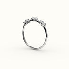 Banda de diamantes ovalados salteados