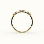 Banda de diamantes ovalados salteados