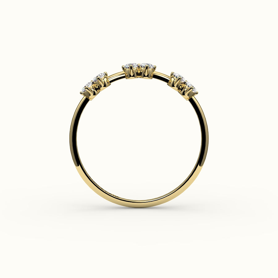 Banda de diamantes ovalados salteados