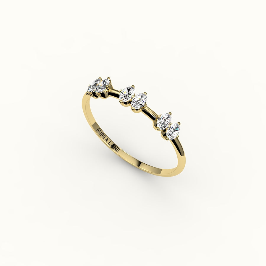 Banda de diamantes ovalados salteados