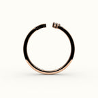 Anillo con inicial y diamantes de talla marquesa