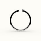 Anillo con inicial y diamantes de talla marquesa