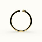 Anillo con inicial y diamantes de talla marquesa