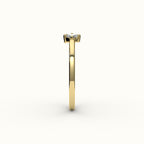 Anillo con inicial y diamantes de talla marquesa