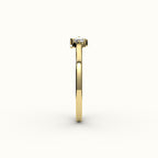 Anillo con inicial de corte redondo y diamantes