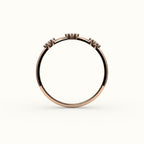 Banda de diamantes redondos salteados