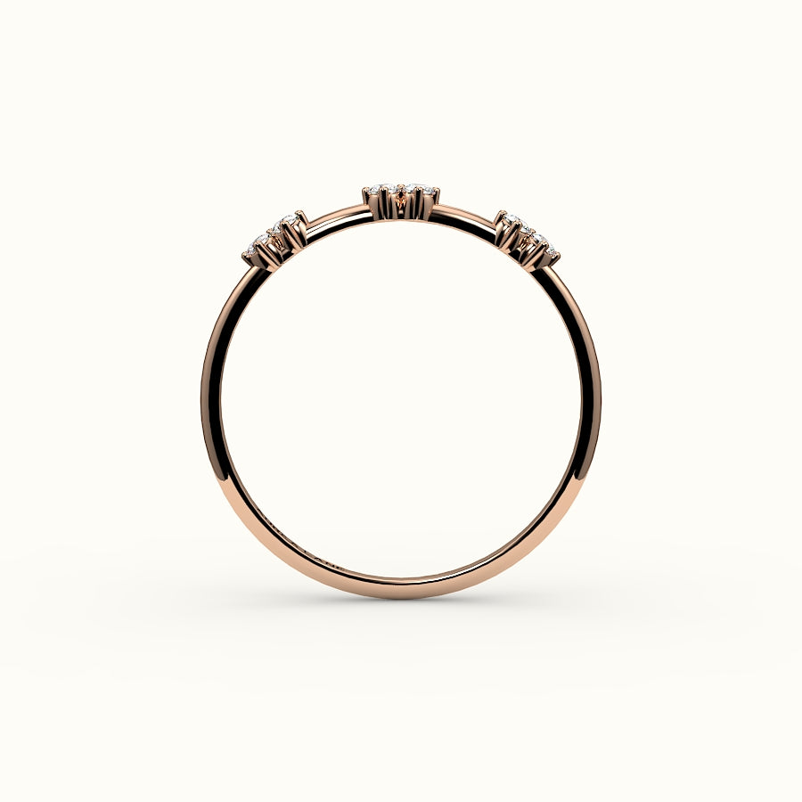 Banda de diamantes redondos salteados