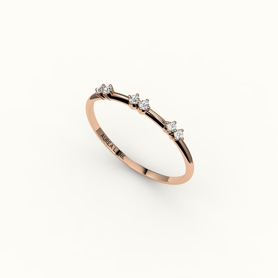 Banda de diamantes redondos salteados