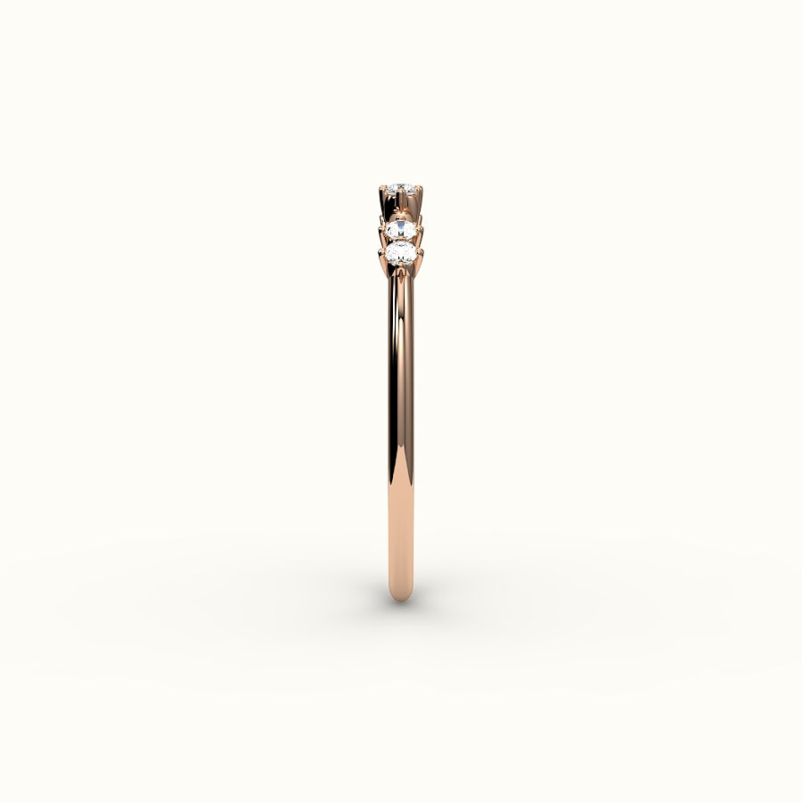 Banda de diamantes redondos salteados