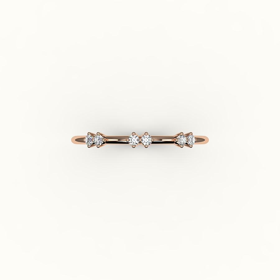 Banda de diamantes redondos salteados